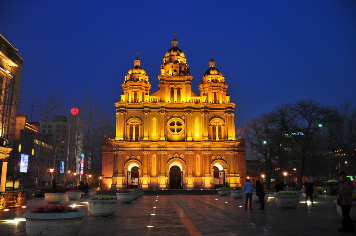 East Sacred Hotel--Very Near Beijing Tiananmen Square ,The Forbidden City,The Temple Of Heaven ,3 Minutes' Walk To Wangfujing Subway ,Located In The Center Of Beijing, Many Shopping Malls Around,Newly Renovated Hotel-Able To Receive Foreign Guests Exteriér fotografie The Cathedral of the Immaculate Conception in Xi'an