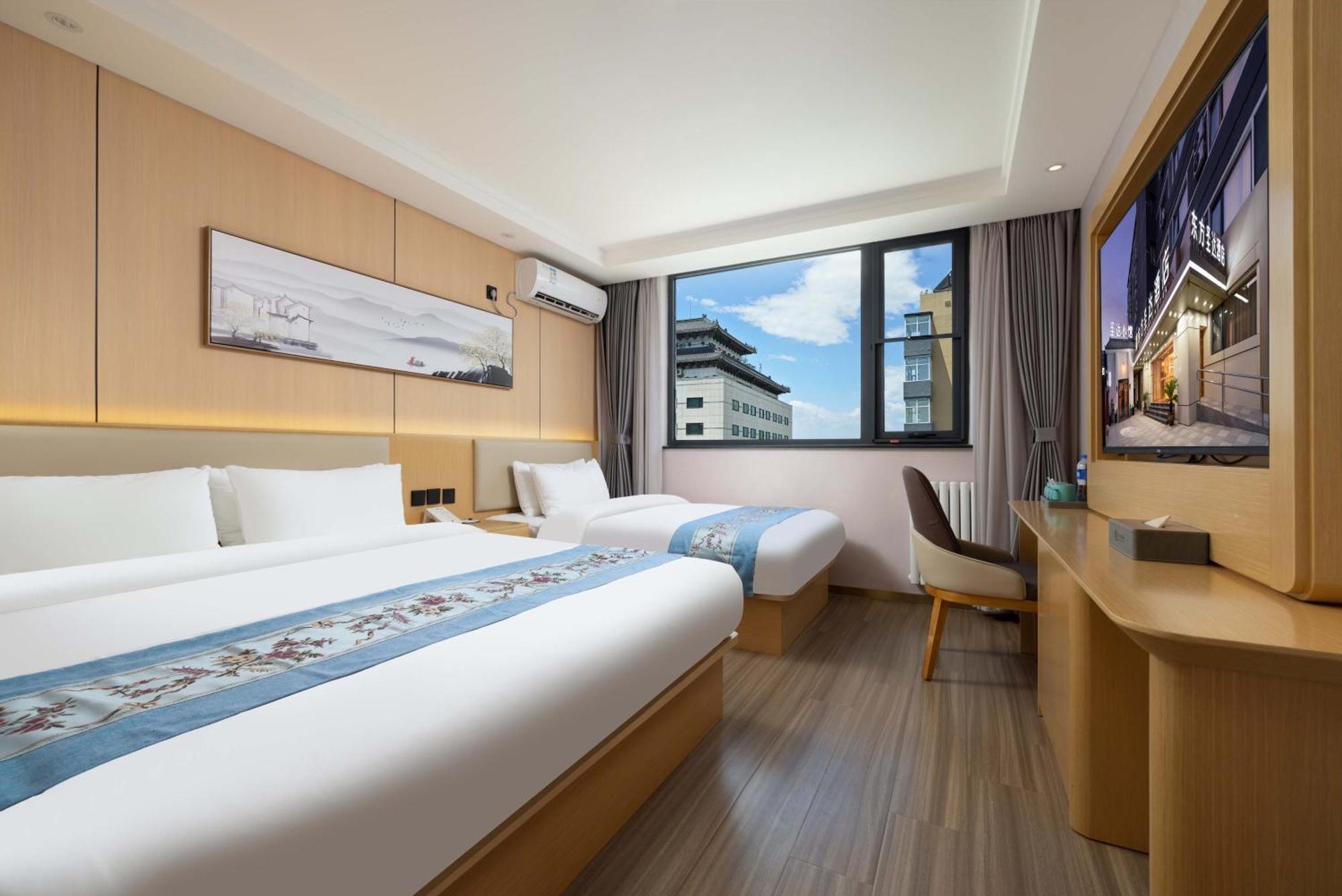 East Sacred Hotel--Very Near Beijing Tiananmen Square ,The Forbidden City,The Temple Of Heaven ,3 Minutes' Walk To Wangfujing Subway ,Located In The Center Of Beijing, Many Shopping Malls Around,Newly Renovated Hotel-Able To Receive Foreign Guests Exteriér fotografie